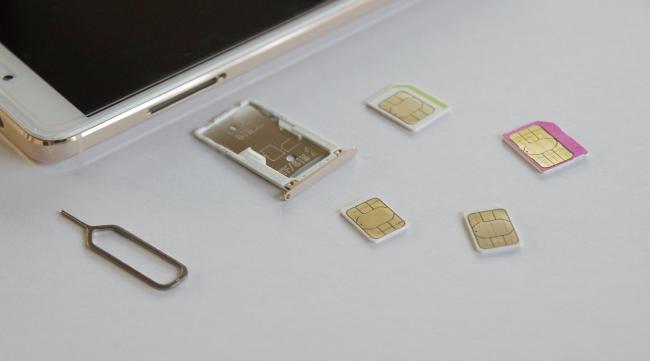 苹果mini2能放手机卡吗