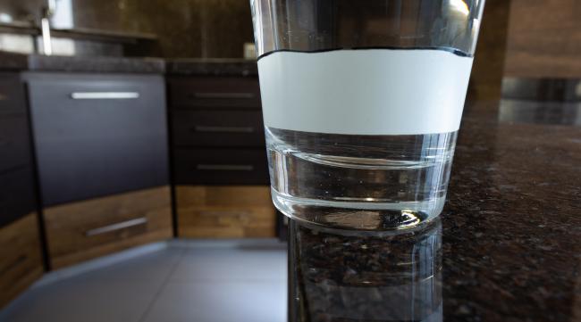 净水器的水为什么一泡茶就浑浊了