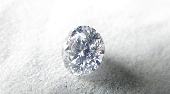 怎么样辨别钻石的大小和好坏呢