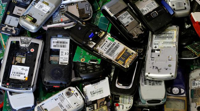 手机没用的废电池怎么处理呢