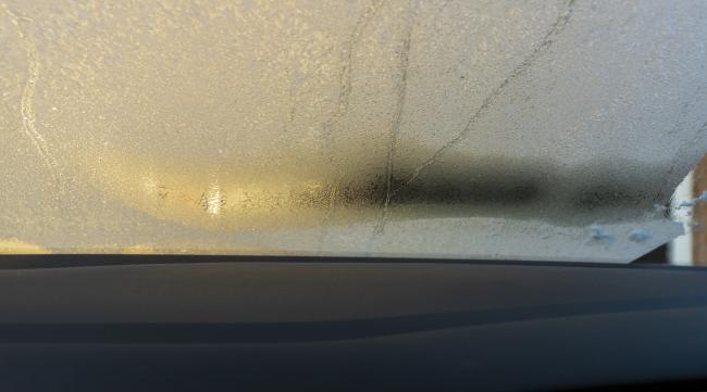 冬季汽车玻璃有雾,怎么处理呢