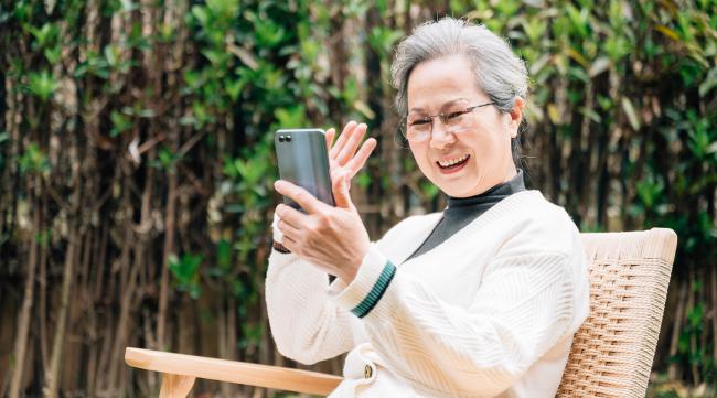 老年人最适合使用什么智能手机呢