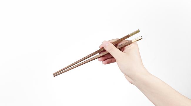 吃饭中途离开筷子怎么放