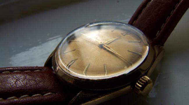 不锈钢手表表面有刮痕怎么办呢