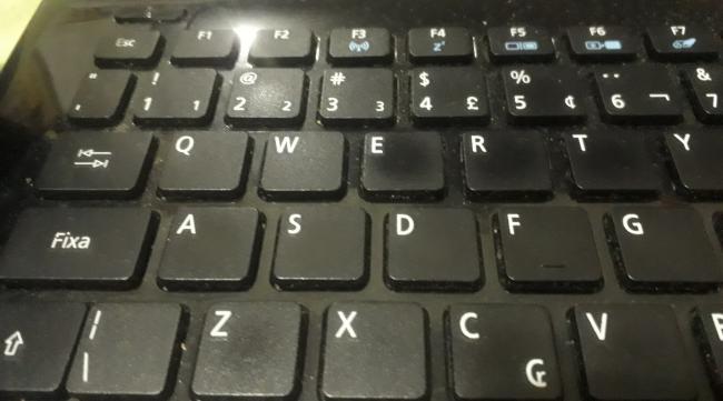 天选开机键盘亮屏幕不亮