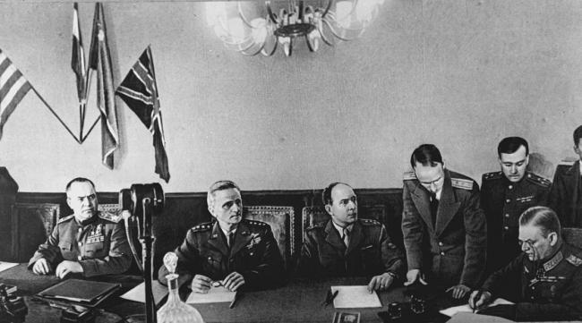 二战初期苏联为自保签订什么条约