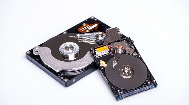 电脑硬盘重组系统要多少钱一个