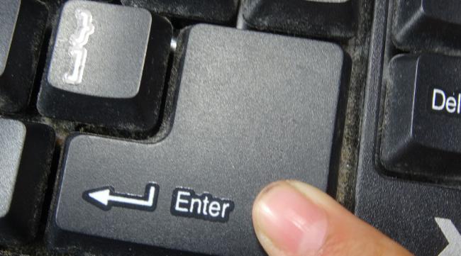 键盘个别按键卡键是怎么回事儿