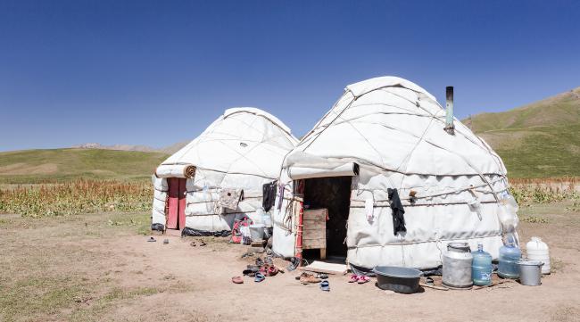 蒙古人一家在帐篷生活尴尬吗