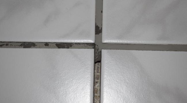 铝合金在瓷砖上划痕,怎么去除