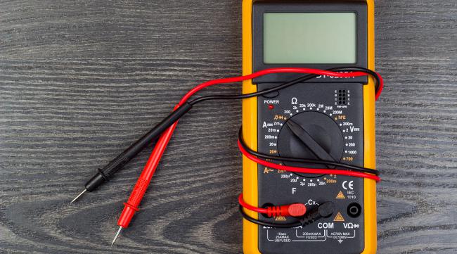 如何用万用表测量电池额定电流值
