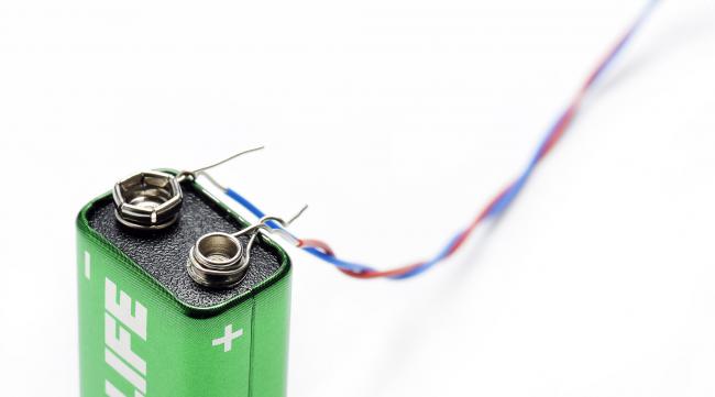 锂电池内部短路什么原因造成的呢