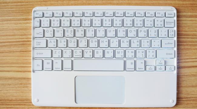平板电脑二合一怎么连接键盘的