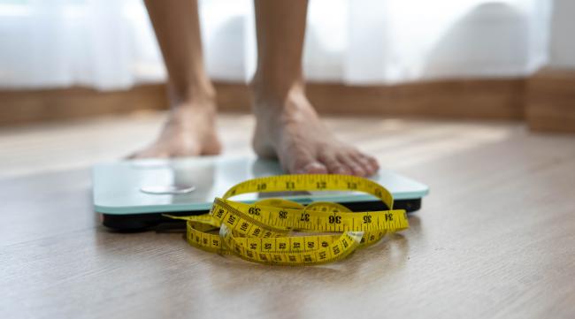 体脂秤连接手机怎么测量体重的