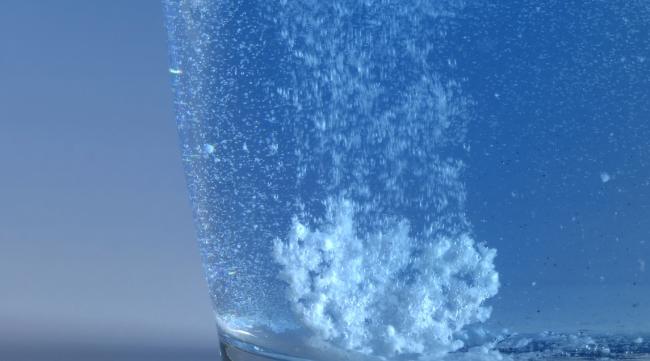 如何让冰快速溶解成水呢