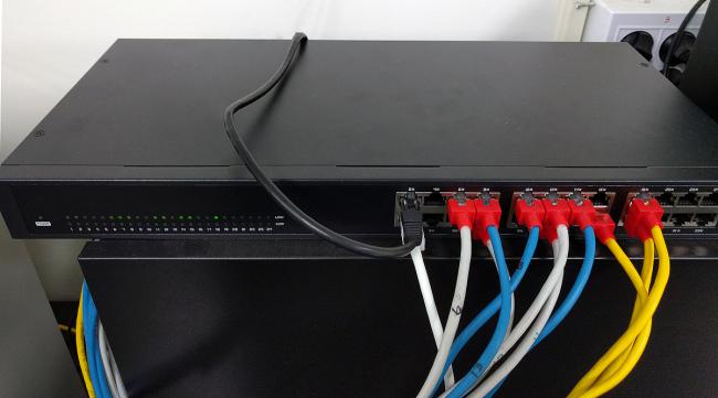 监控光纤收发器和网线如何连接的