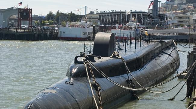 法国为什么不装备常规潜艇呢