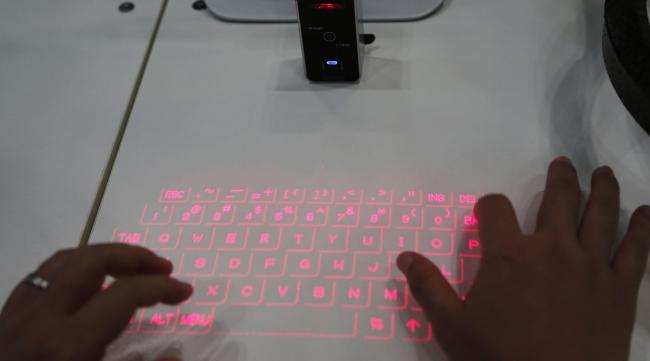 激光虚拟键盘怎么用的