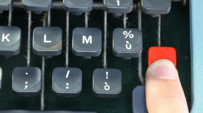 键盘上的一个键坏了,怎么解决呢