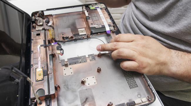 苹果二代平板电脑怎么拆开后盖