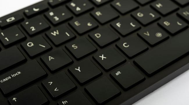 按哪个键哪个键发光的键盘叫什么