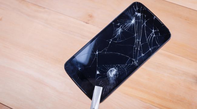 手机屏碎了能贴钢化膜吗视频