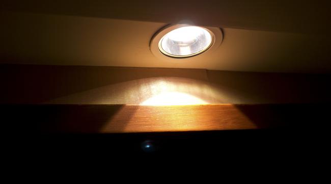 没有外景光的室内怎么调灯光亮度