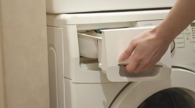 翻盖洗衣机排水堵了怎么办呢