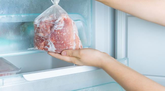 冰箱里冻肉发绿能吃吗图片