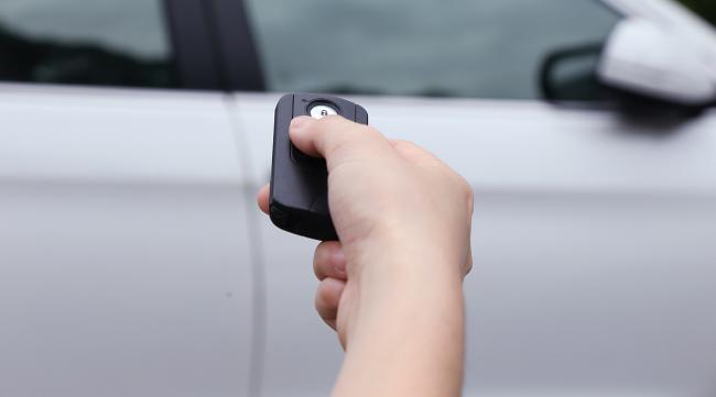 手机能当车门遥控器用吗